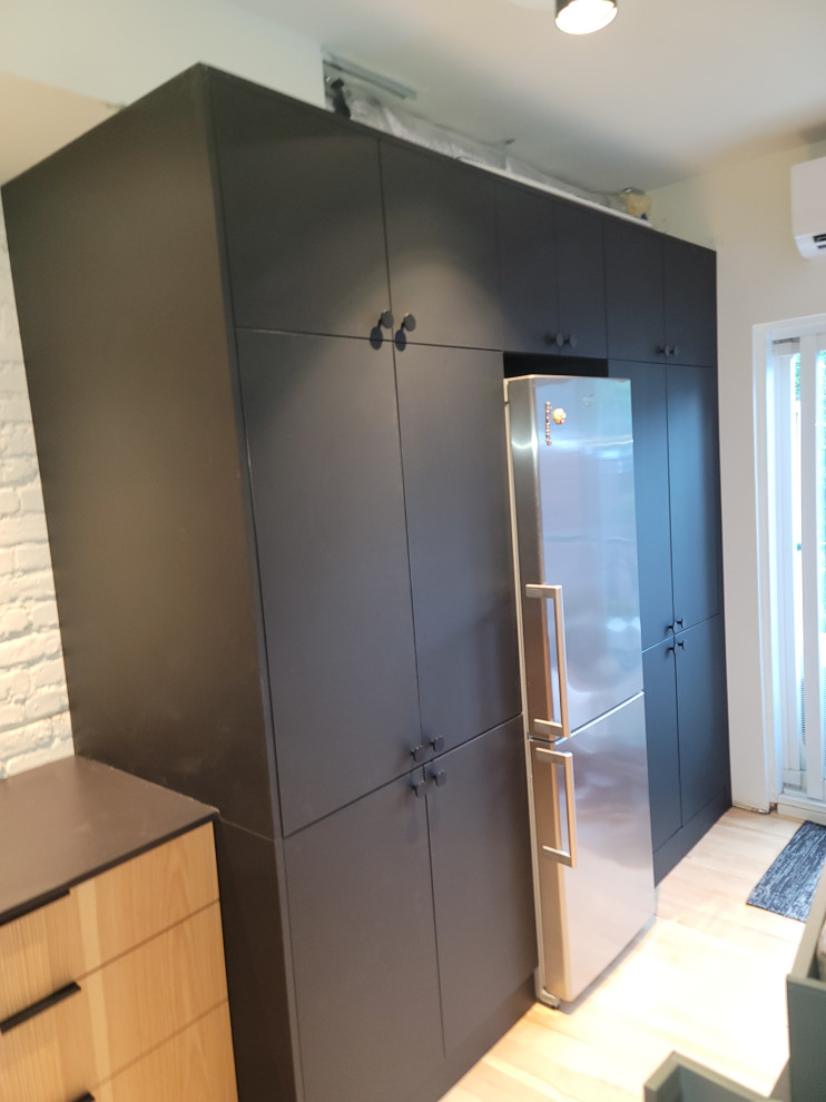 TOW TONE MODERN KITCHEN