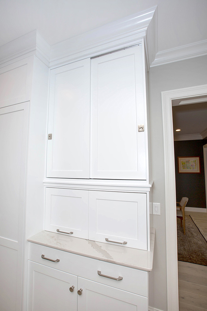 Transitional kitchen photo in Cincinnati