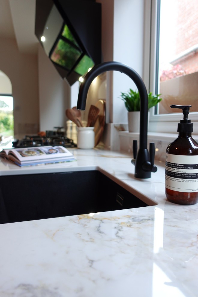The Bilton Kitchen - Gola - RRP £25,000 - Luxe Price £20,500