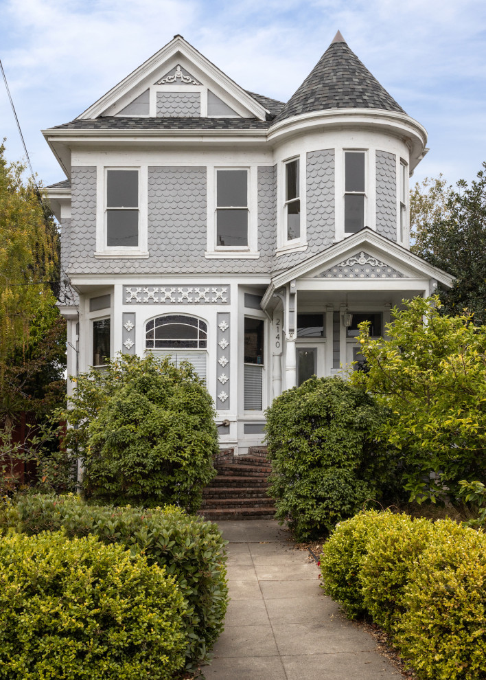 This is an example of a victorian house exterior in San Francisco.