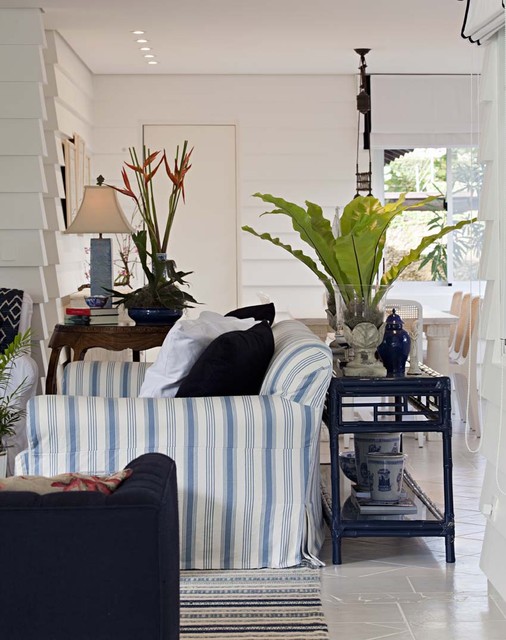 Studio Marcelo Brito contemporary-living-room