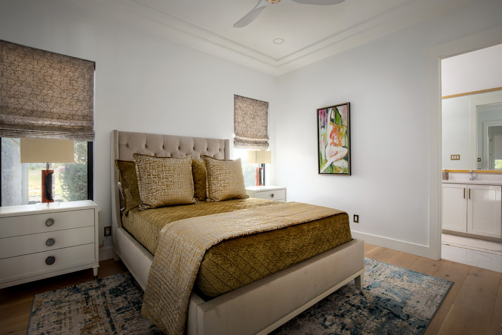 Example of a transitional home design design in Austin