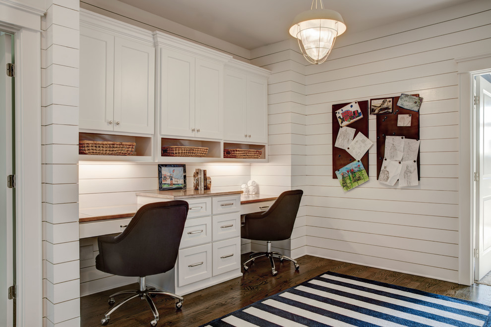 Example of a transitional home design design in Charlotte