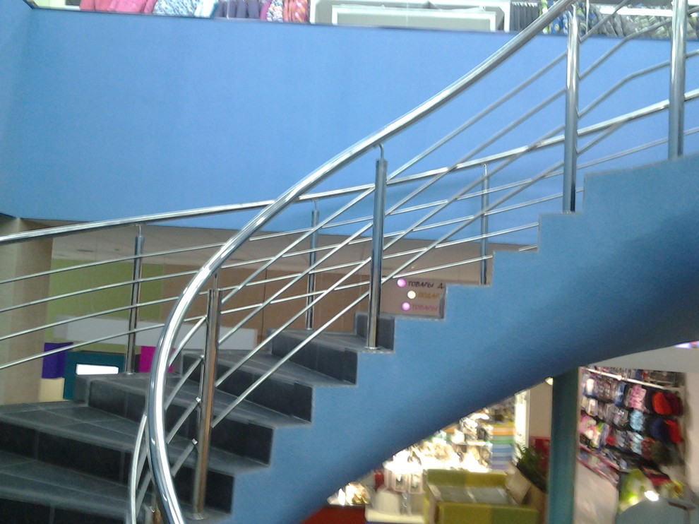 Перила из нержавейки в аквпарке.