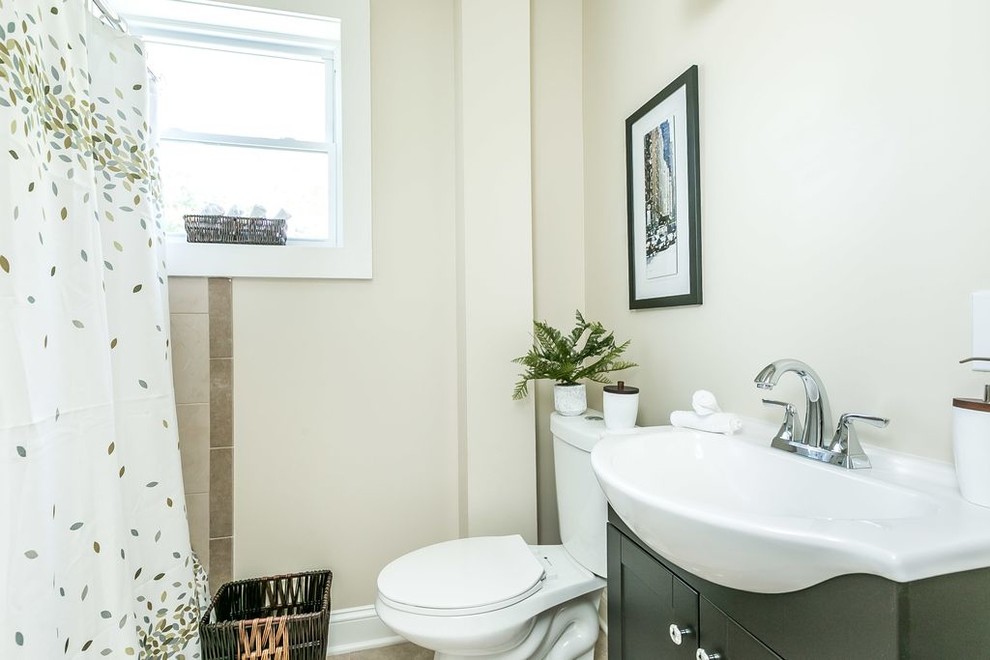 Example of a transitional bathroom design in DC Metro