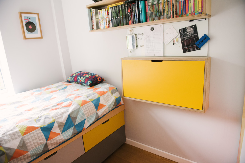 Photo of a small contemporary kids' bedroom for kids 4-10 years old and boys in Other with grey walls.