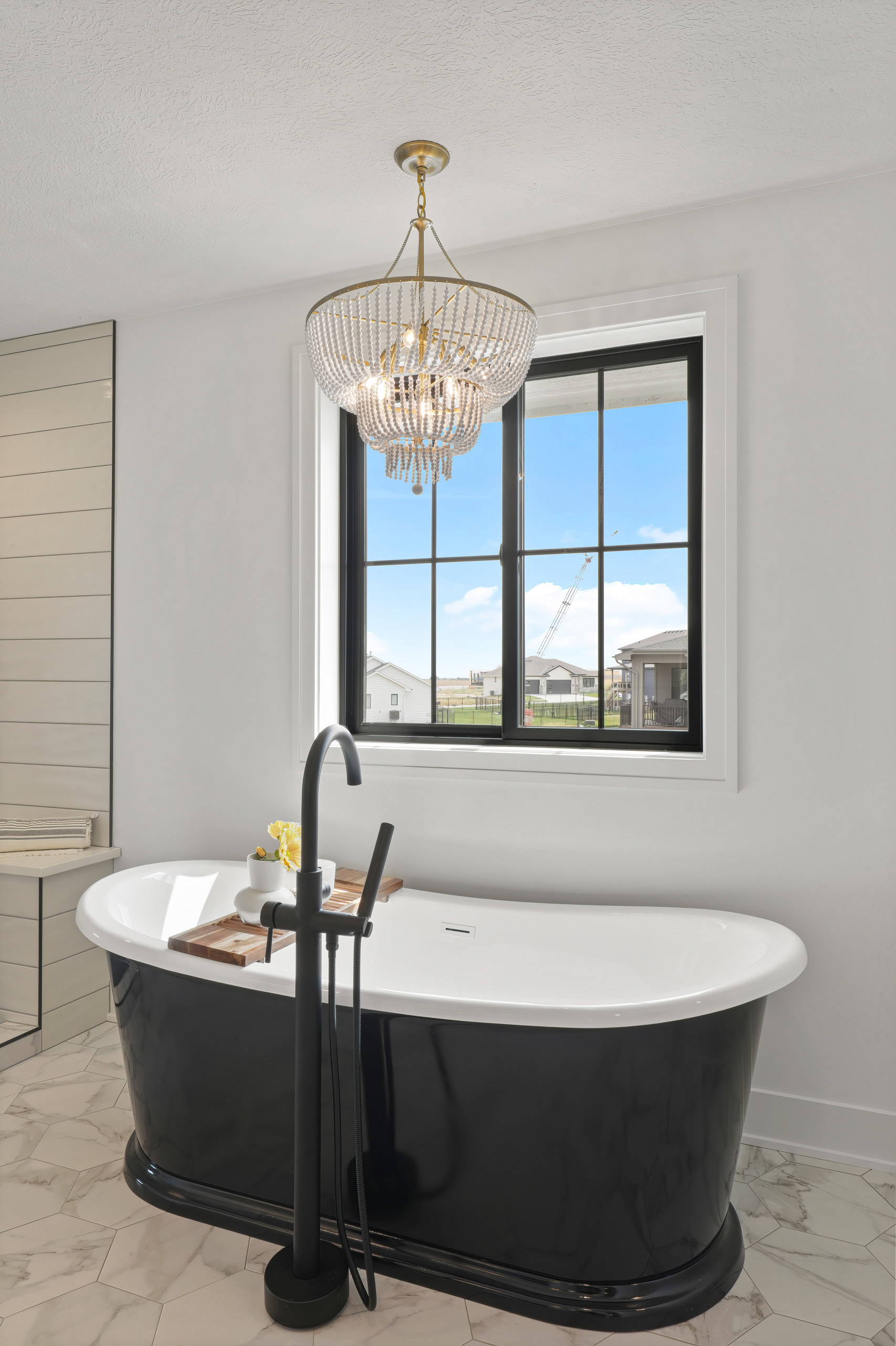 David Thoms 2-Story Elkhorn Staging