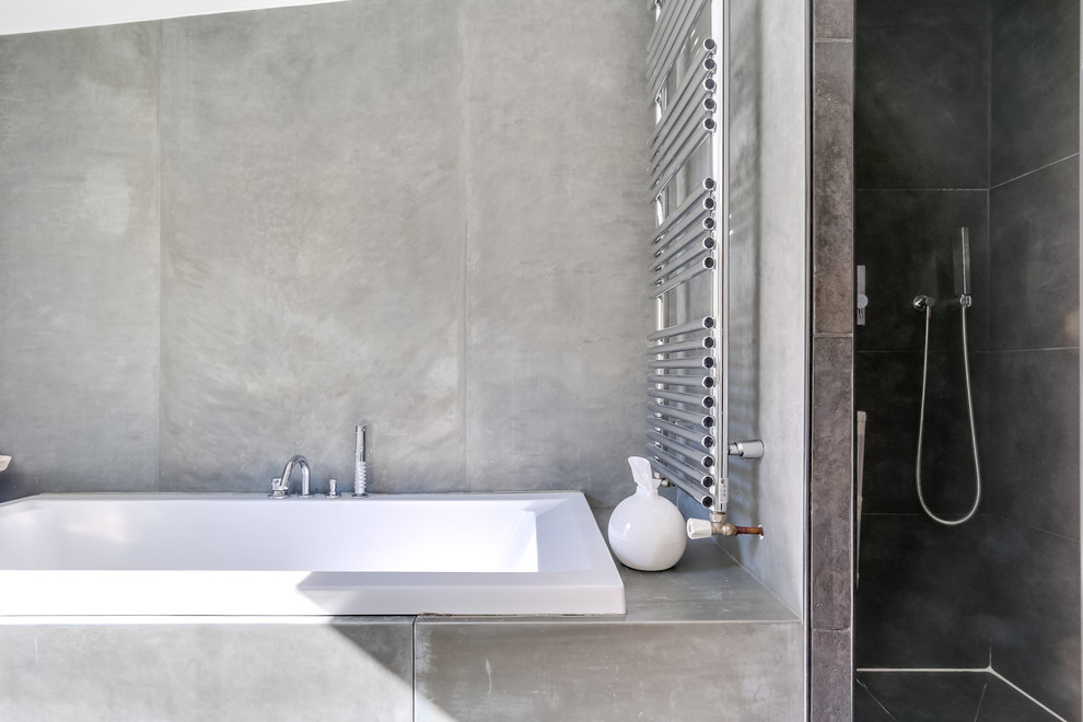 Inspiration for a mid-sized contemporary bathroom in Paris with open cabinets, grey cabinets, gray tile, metal tile, grey walls, slate floors and a vessel sink.