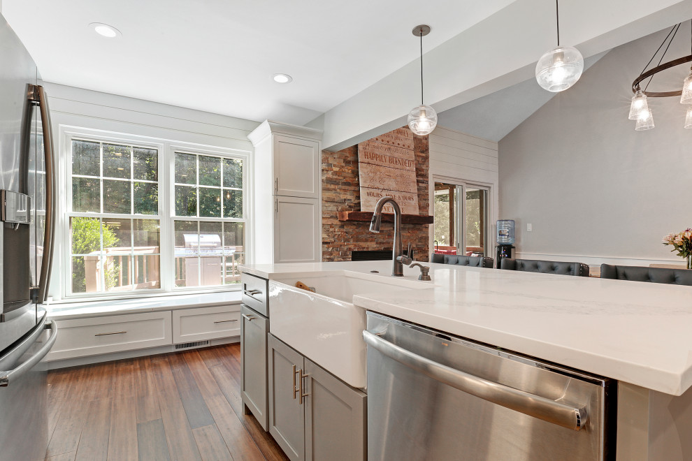 Kitchen - transitional kitchen idea in DC Metro