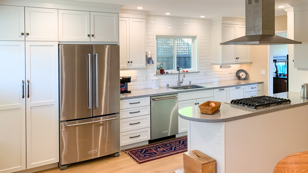 Kitchen Remodel with Peninsula Cooktop