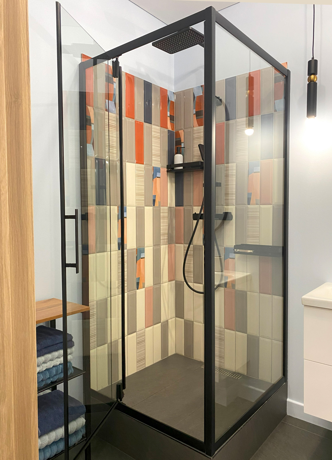 Малые м2 - не помеха комфорта. Смелый и яркий интерьер для молодой семьи