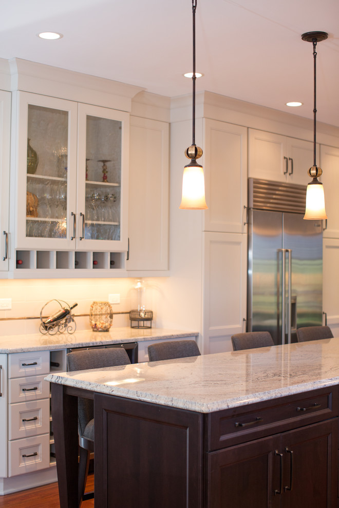 Example of a transitional kitchen design in Chicago