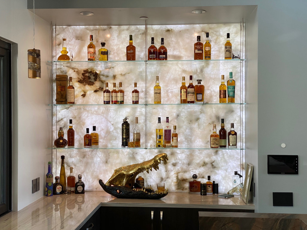 Cette image montre un très grand bar de salon minimaliste.