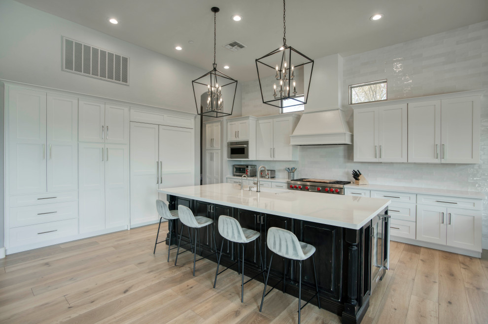 Kitchen - transitional kitchen idea in Phoenix