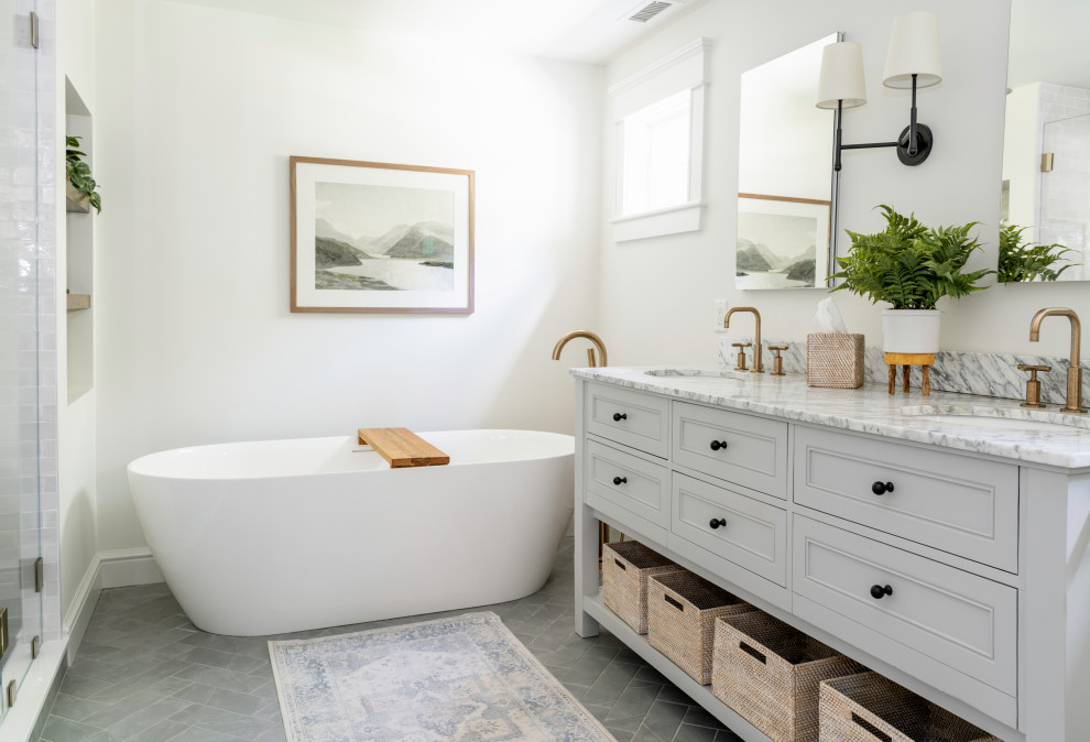 Inspiration for a transitional bathroom remodel in Providence