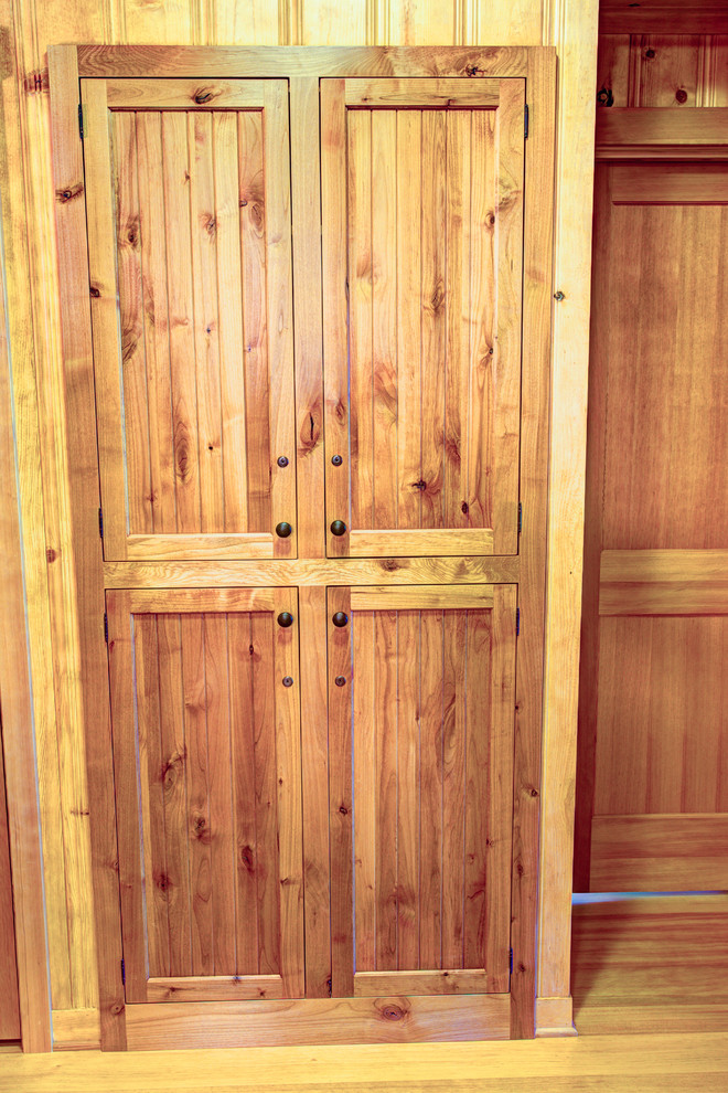 Mid-sized mountain style light wood floor hallway photo