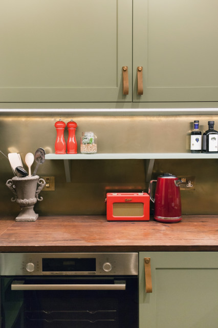 The kitchen work surface traditional-kitchen