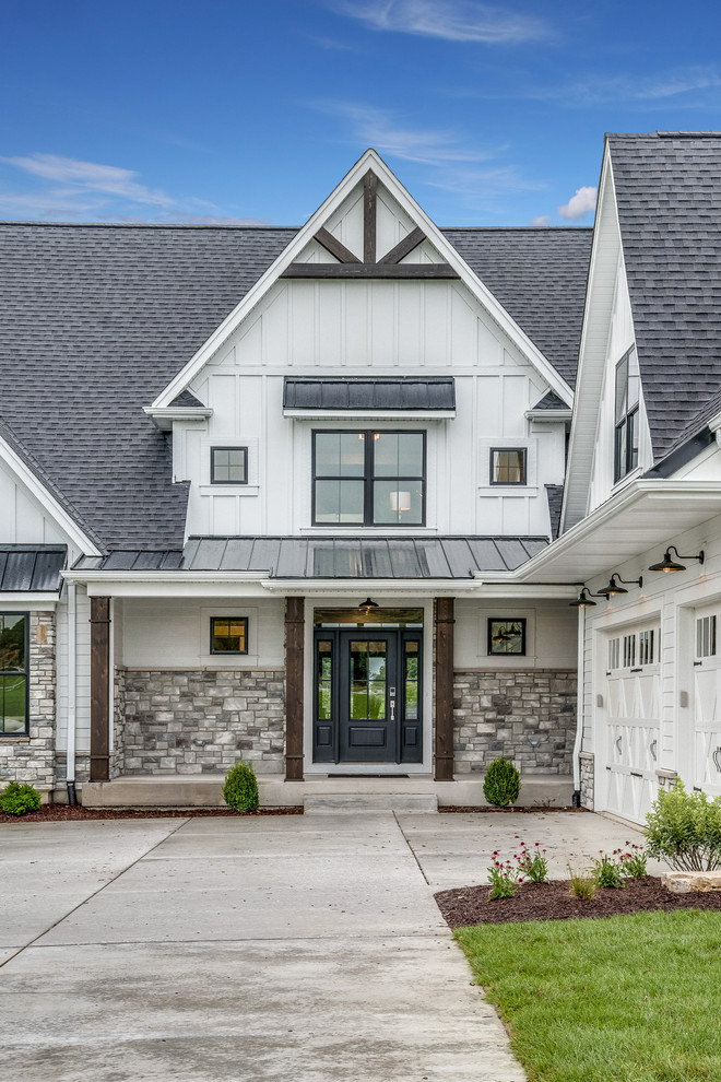 Farmhouse exterior home idea in Chicago