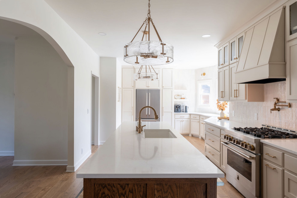 Contemporary Indian Lake Kitchen
