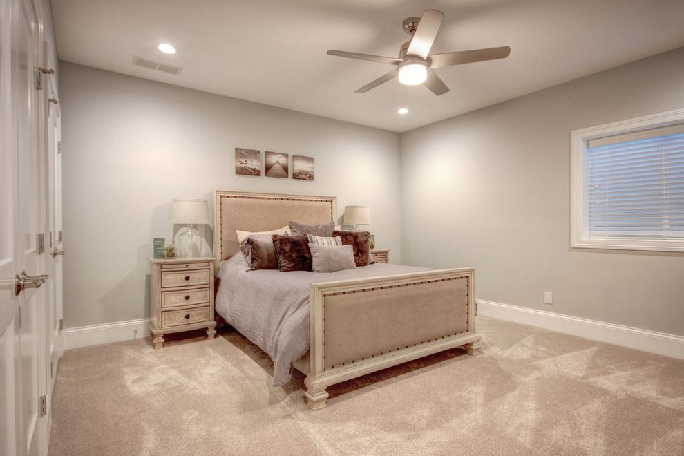 Transitional home design photo in Chicago