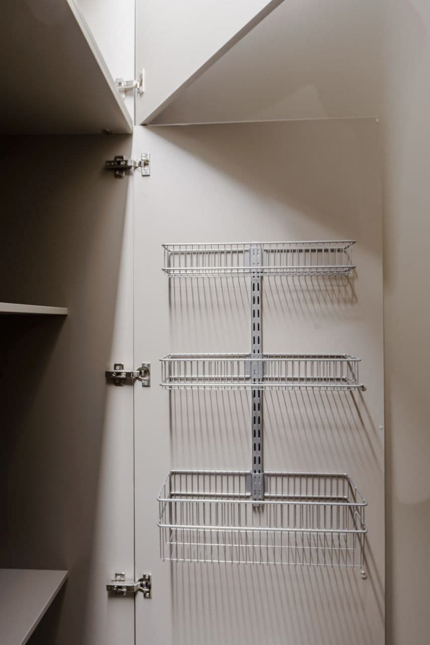 Шкаф в постирочную для стиральной и сушильной машин