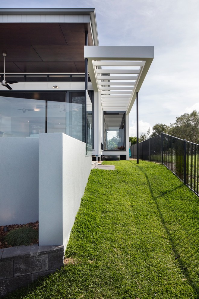This is an example of a contemporary home design in Sunshine Coast.