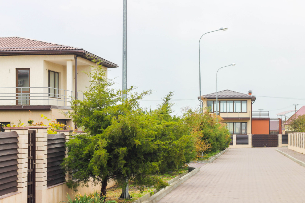 Прогулка по коттеджному поселку на Черном море. Экстерьер