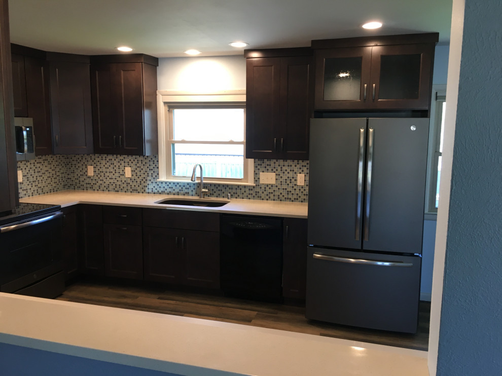 Photo of a mid-sized midcentury l-shaped eat-in kitchen in Other with dark wood cabinets and mosaic tile splashback.