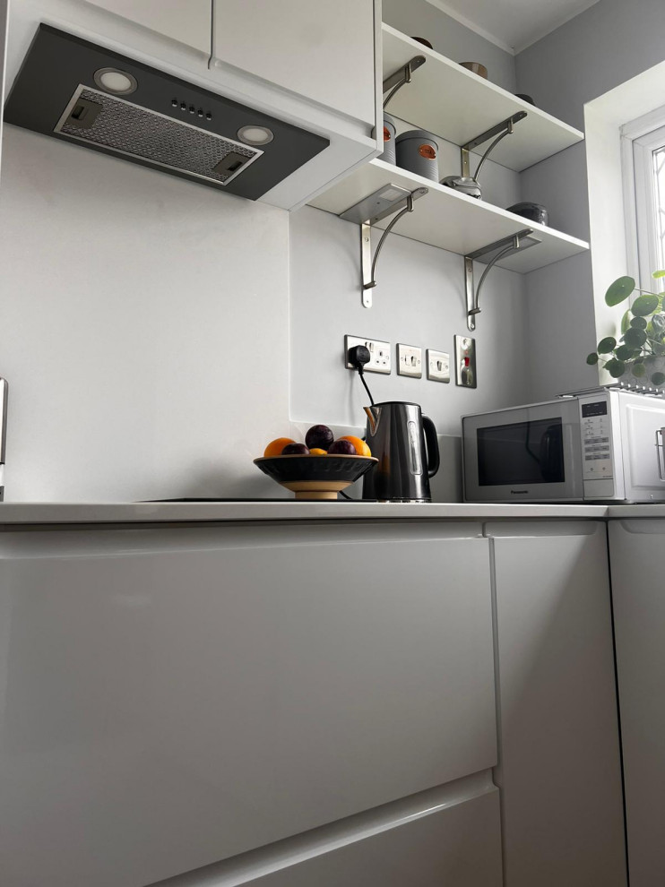 The Groby Kitchen - Goscote MTM Europe J Pull in White Gloss