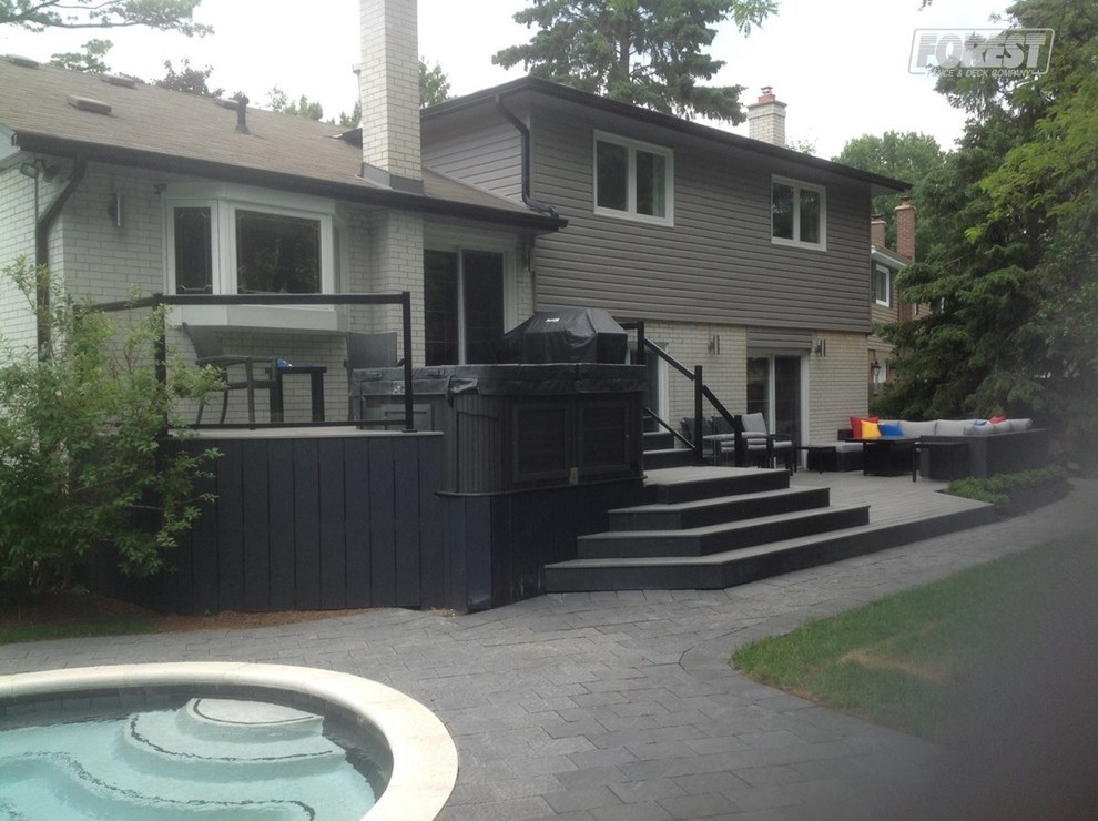 Inspiration for a transitional home design remodel in Toronto