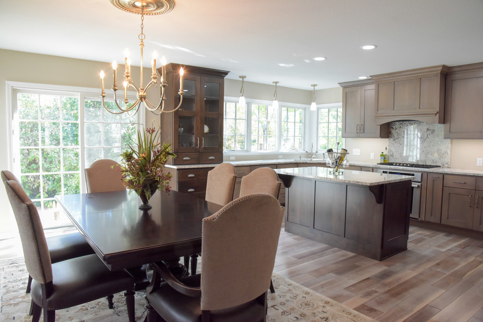 Kitchen - transitional kitchen idea
