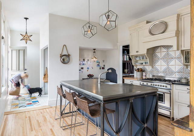Transitional Kitchen nyklassisk-koekken