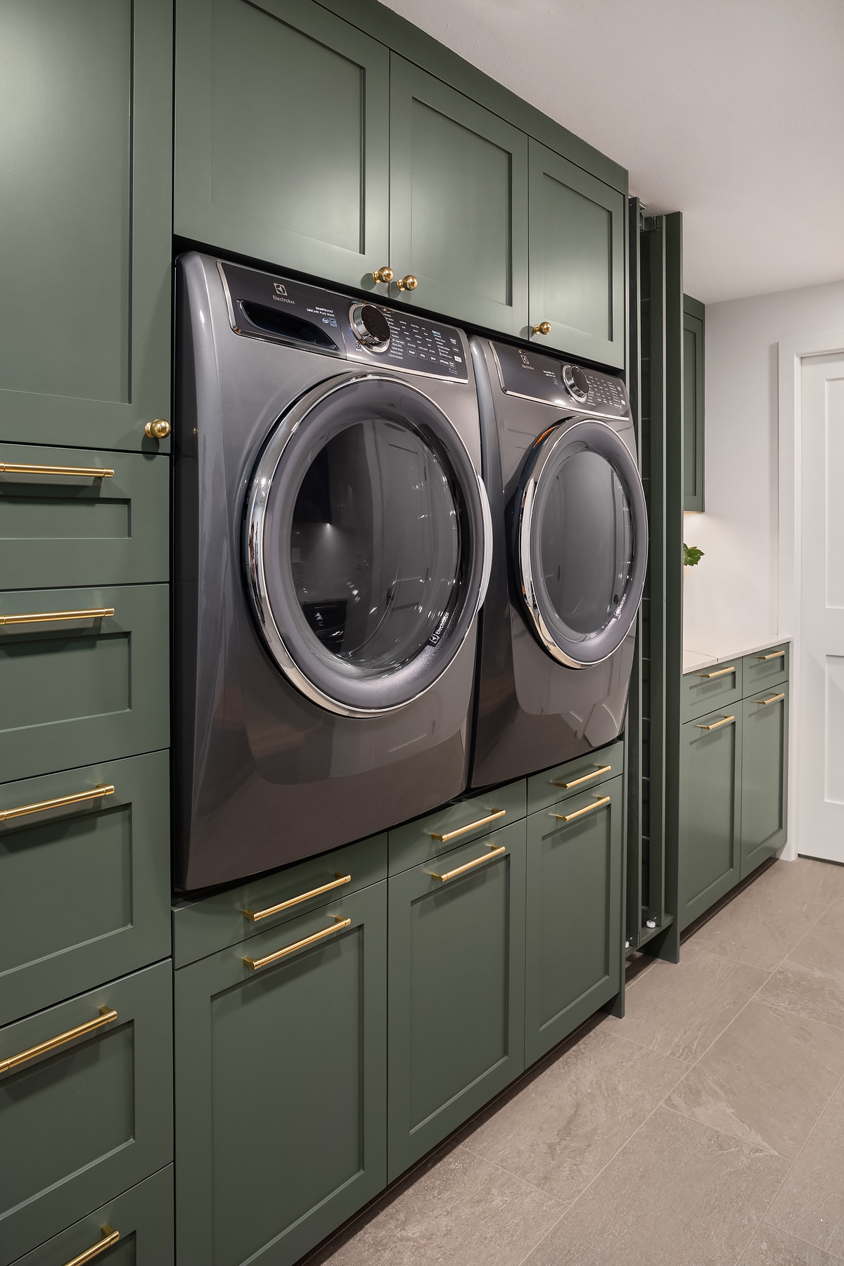 Moody Laundry Room - Woodinville