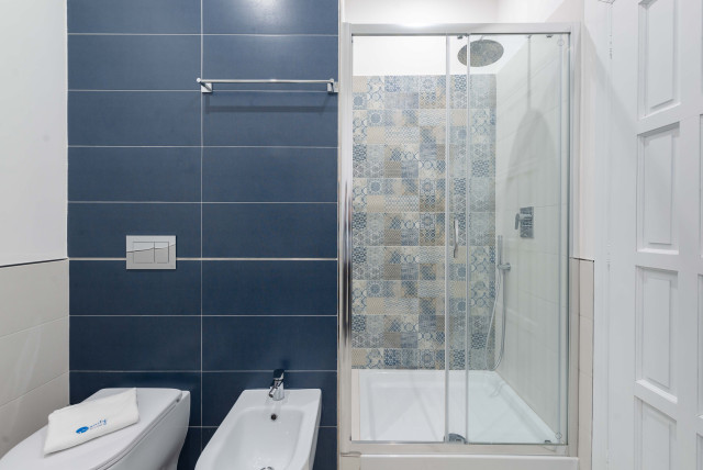 Via del Boschetto 54 contemporary-bathroom