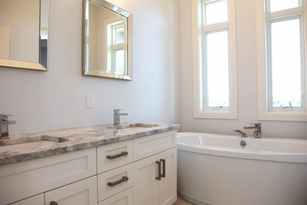 Transitional bathroom photo in Ottawa