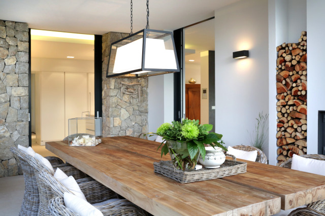 NA MORISCA coastal-dining-room