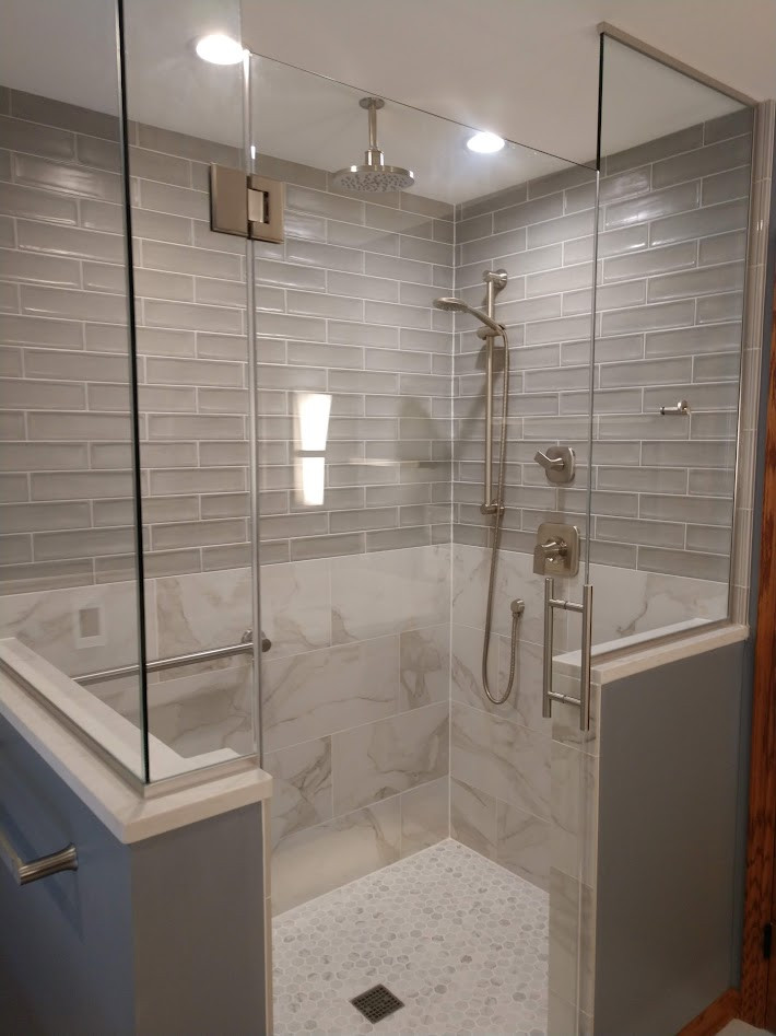 Home design - transitional home design idea in Milwaukee