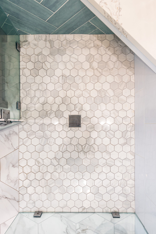 Example of a mid-sized beach style 3/4 subway tile and white tile marble floor, white floor, single-sink, wallpaper ceiling and wallpaper corner shower design in Los Angeles with shaker cabinets, gray cabinets, a one-piece toilet, white walls, an undermount sink, quartz countertops, a hinged shower door, white countertops, a niche and a freestanding vanity