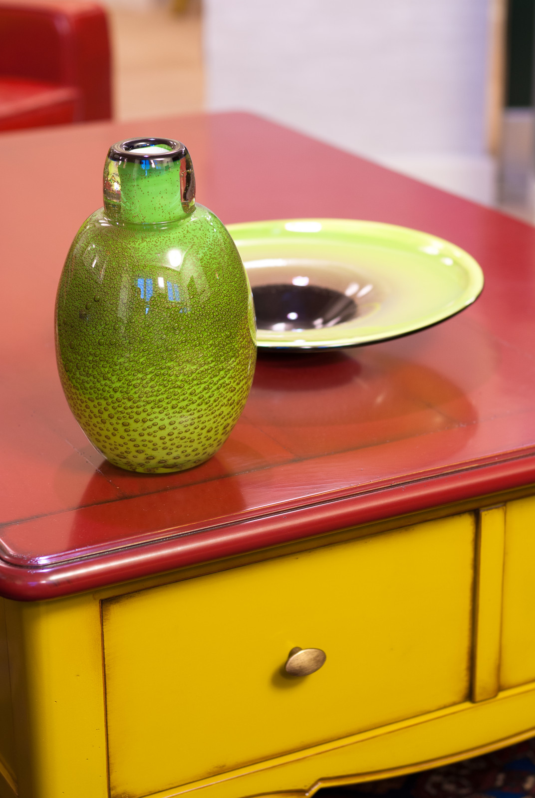 Детали интерьера. Стол в гостиной