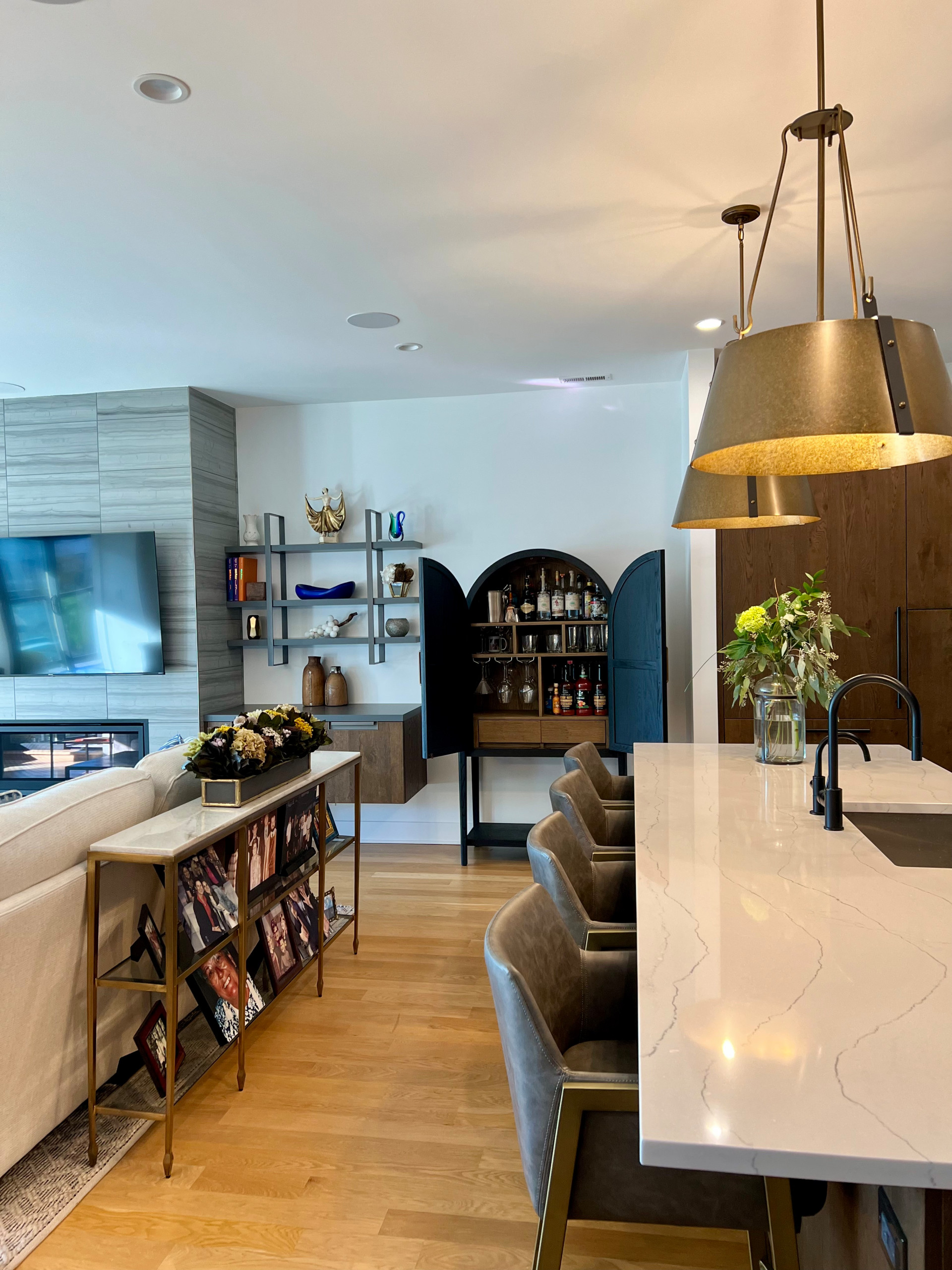 City Chic: Stylish Condo Interior Design
