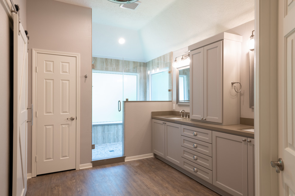 Inspiration for a transitional bathroom remodel in Houston