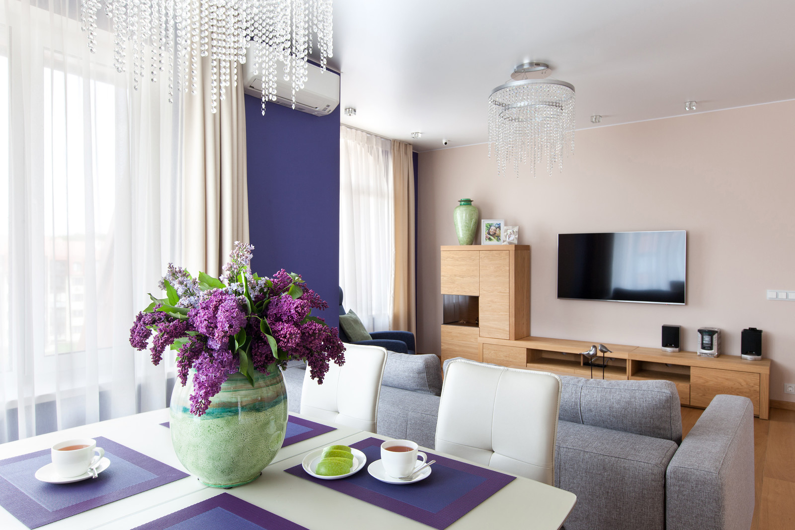 Квартира цвета ультрафиолет. Интерьер в цвете 2018 года.