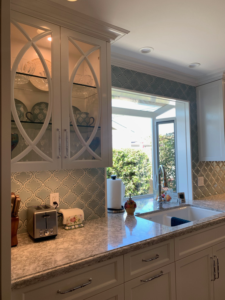 Kitchen - kitchen idea in Orange County
