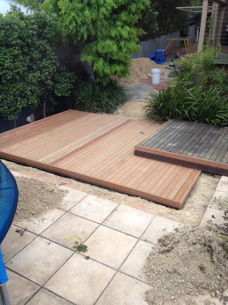 Inspiration for a contemporary deck in Adelaide.