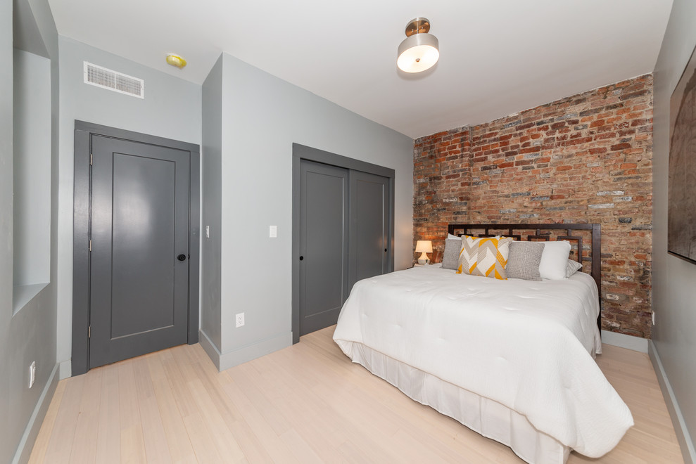 Inspiration for a transitional home design remodel in Cincinnati