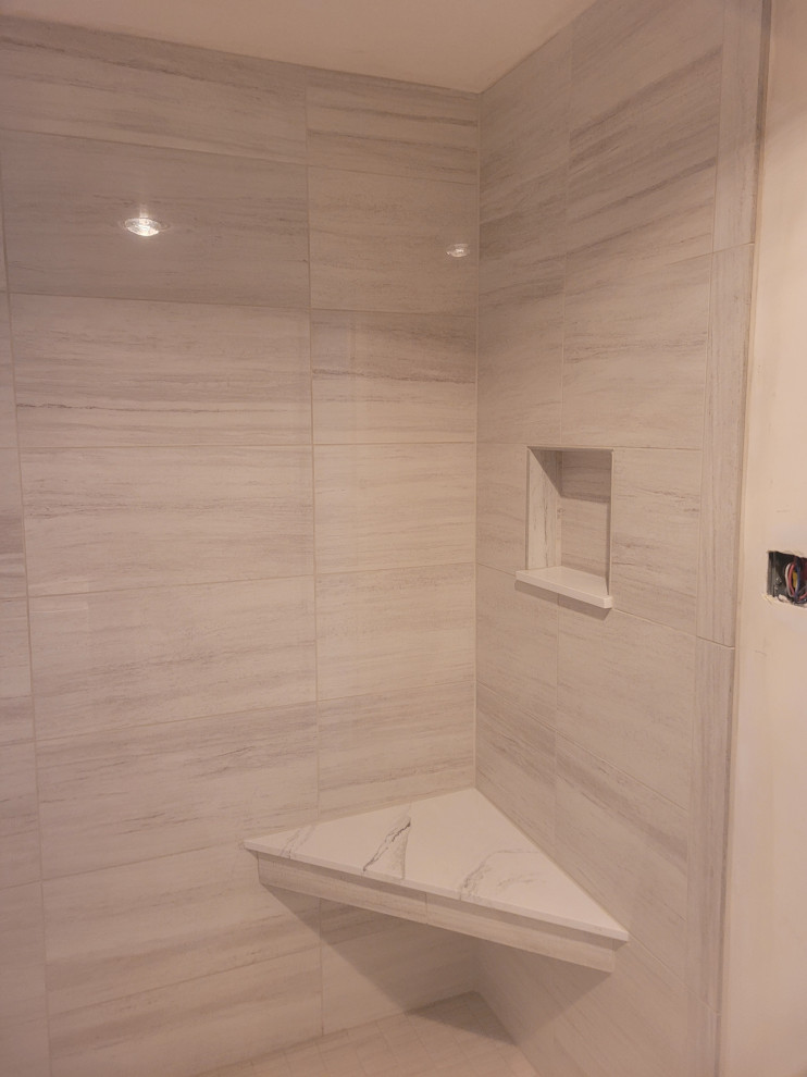 shower surround w/ bench & niche.