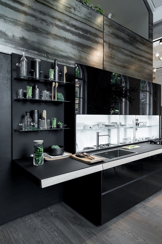 Kitchen - contemporary kitchen idea in Moscow
