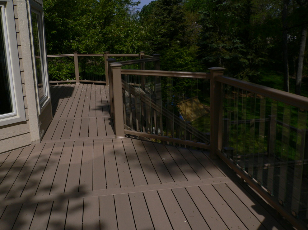 Photo of a traditional deck in Detroit.