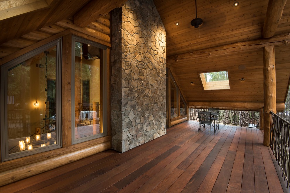 Example of a mid-sized mountain style rooftop deck design with a roof extension
