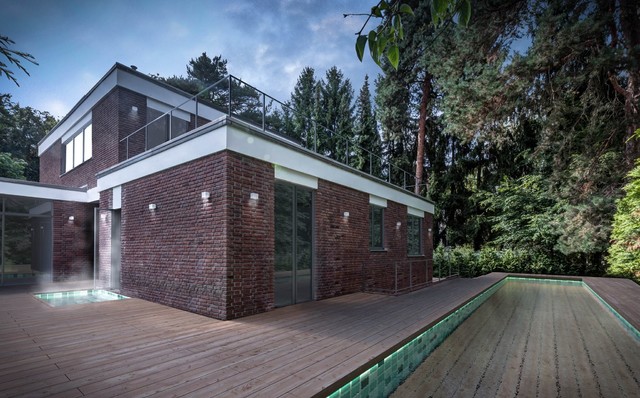 Pool trendy-hus-og-facade